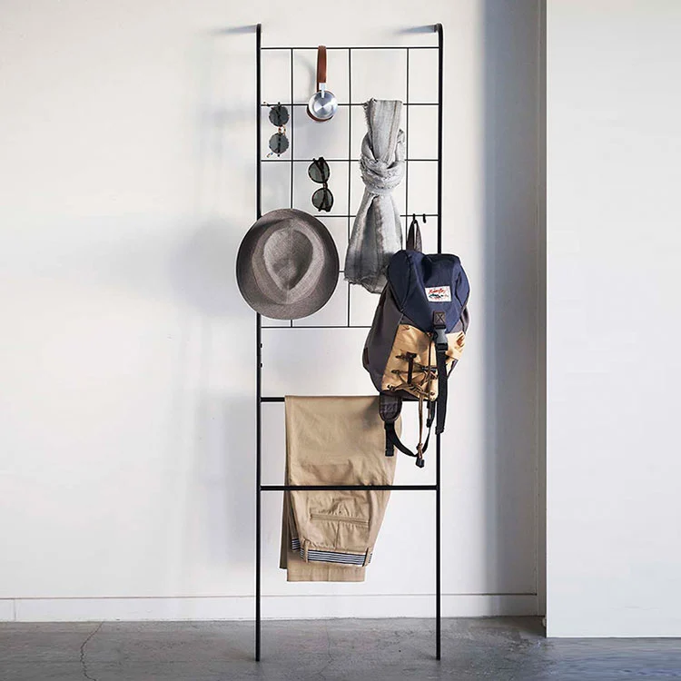 Metalowy wieszak na ręczniki do łazienki